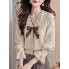 批发韩系chic温柔风米色v领<b class='q'>喇叭袖</b>毛衣针织衫女秋冬款超好看减龄小衫