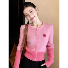 批发粉色长袖短款针织开衫女秋季2026新款温柔小香风修身<b class='q'>毛衣外套</b>上衣