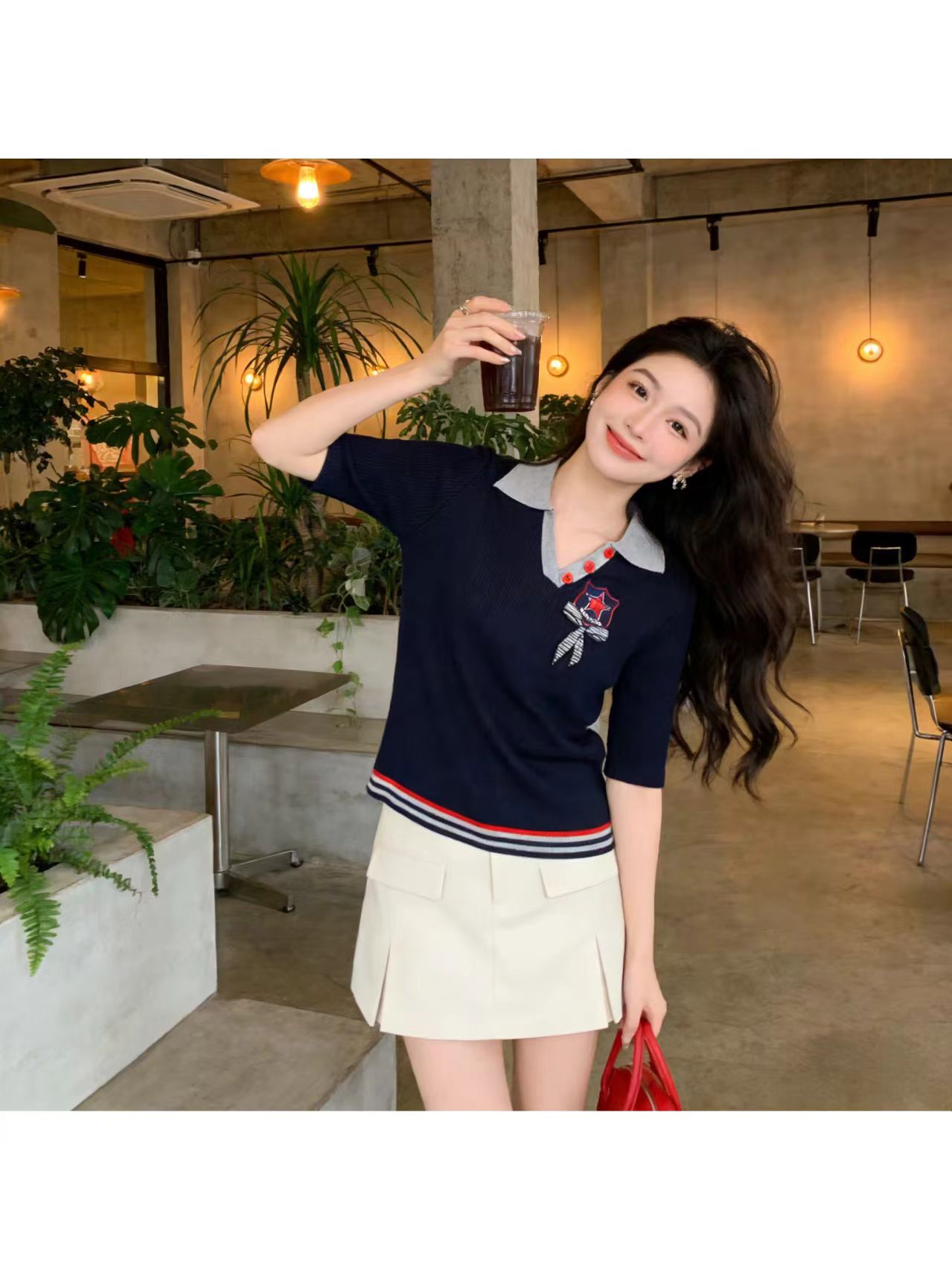 한 부서 몸매 가꾸기 슬림해 보이는 니트 스웨터 여성 배색 폴로 칼라 중간 소매 휘장 장식 스트라이프 밑단 출퇴근 다용도 맨위