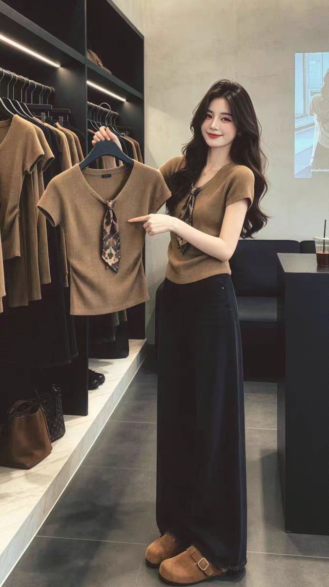 아메리칸 레트로 디자인 센스 V넥 반팔 티셔츠 여자 2026 새로운 여름 작은 대중 품격 Chic 작은 셔츠 맨위