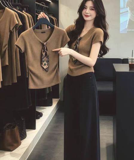 아메리칸 레트로 디자인 센스 V넥 반팔 티셔츠 여자 2026 새로운 여름 작은 대중 품격 Chic 작은 셔츠 맨위