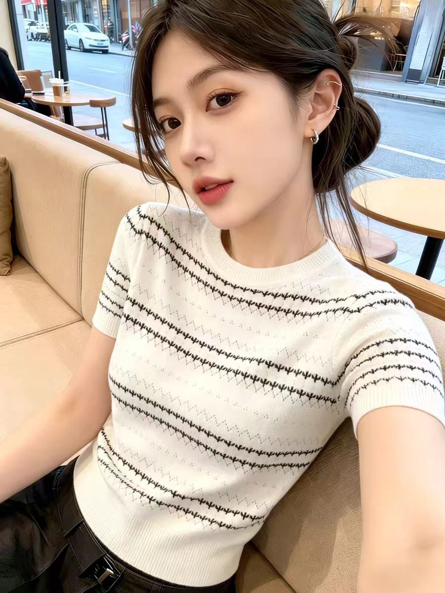 한 부서 라운드 넥 스트라이프 얼음 실크 얇은 스타일 반팔 니트 스웨터 여성 2026 여름 새로운 몸매 가꾸기 슬림해 보이는 외국 가스 맨위