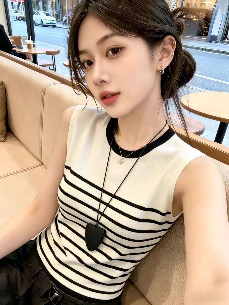 한 부서 라운드 넥 스트라이프 배색 조끼 니트 스웨터 여성 2026 여름 새로운 몸매 가꾸기 슬림해 보이는 외국 가스 연령 감소 맨위