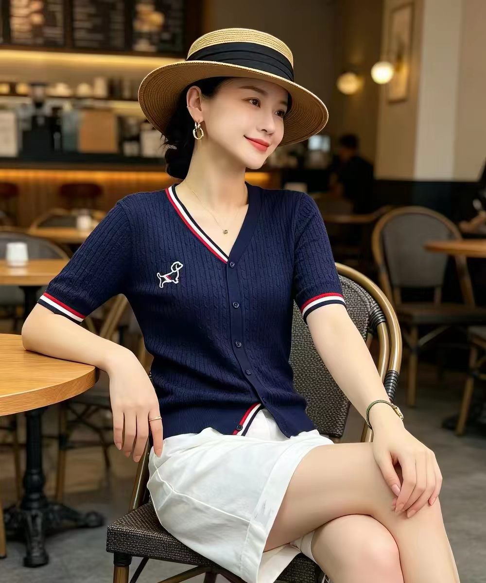 여름 새로운 V넥 반팔 오픈 가디건 여성 배색 스트라이프 슬림해 보이는 맨위 강아지 자수 학원 스타일 티셔츠 트렌디