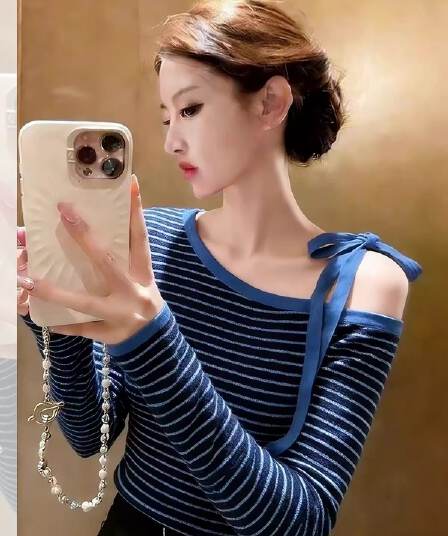 한 부서 chic 고급 센스 연령 감소 외국 가스 맨위 고유 한 아름다운 파란색 비스듬한 어깨 스트라이프 긴팔 티셔츠 여성 봄