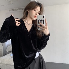 批发黑色v领长袖丝绒T恤<b class='q'>女装</b>秋冬高级感气质宽松中长款内搭打底衫上衣