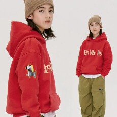 批发秋冬穿搭男女童新年连帽卫衣2026新款小马中大童儿童过年款上衣潮