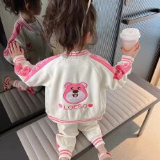 批发女宝宝春装草莓儿童衣服2026年新款网红春<b class='q'>秋</b>季女童装时髦洋气套装