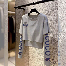 批发美式印花圆领灰色假两件t恤女2026早春洋气时髦显瘦字母<b class='q'>长袖</b>上衣