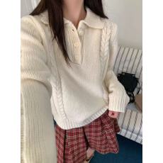 批发韩系<b class='q'>翻领</b>纽花三粒扣套头保暖毛衣