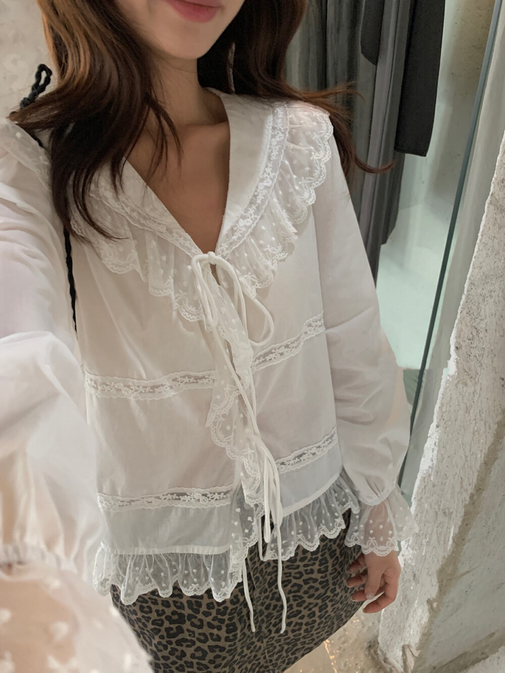 한 부서 낭만주의 분위기 센스 프릴 홀로우 아웃 디자인 센스 긴팔 작은 셔츠