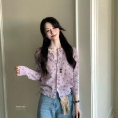 批发DARA ROSE-紫色碎花超可爱的马海毛针织<b class='q'>开衫</b>（S07529