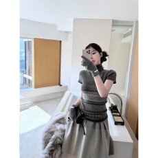 批发LaaReeToo   灰色高领提花袖套毛衣女秋冬设计感修身内搭<b class='q'>显瘦</b>上衣