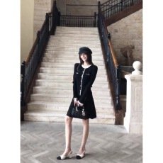 轻奢小香风撞色针织上衣女2026秋季修身黑色纽扣长袖气质高级感