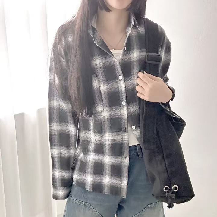 한국 스타일 봄 클래식 흑인과 백인 격자 무늬 셔츠 레트로 다용도 하라주쿠 스타일 캐주얼 루즈핏 긴팔 맨위 셔츠 여성