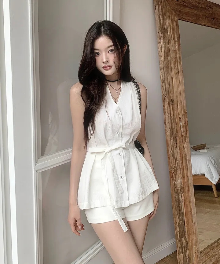 ins 한국 여름 프랑스식 품격 우아함 V넥 고급 센스 행침 목 허리 수축 조끼 베스트 셔츠 맨위