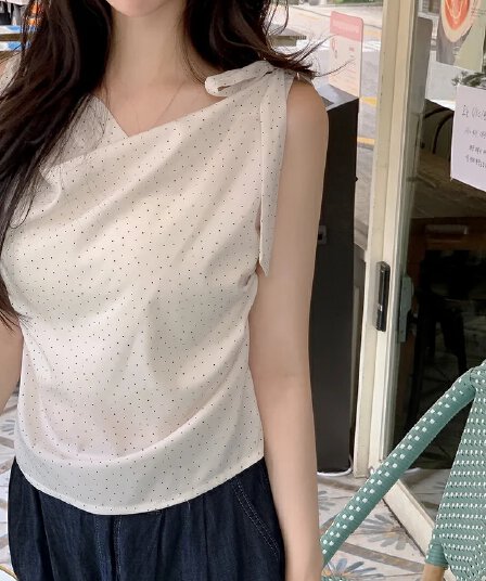 chic 한 부서 여름 프랑스식 부드러운 달콤함 불규칙 비스듬한 어깨 레이스업 도트 주름 장식 민소매 조끼 맨위