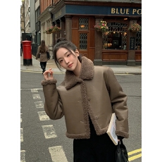 批发<b class='q'>韩国</b>冬季法式复古翻领气质短款百搭皮毛一体羊羔毛两面穿夹克外套