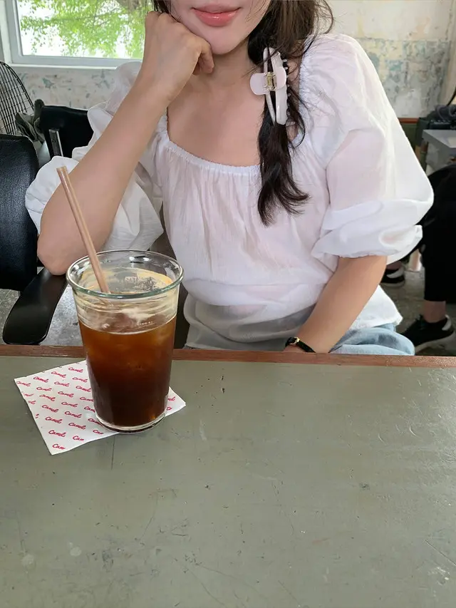 오프숄더 퍼프소매 쉬폰 블라우스 상세 이미지 7