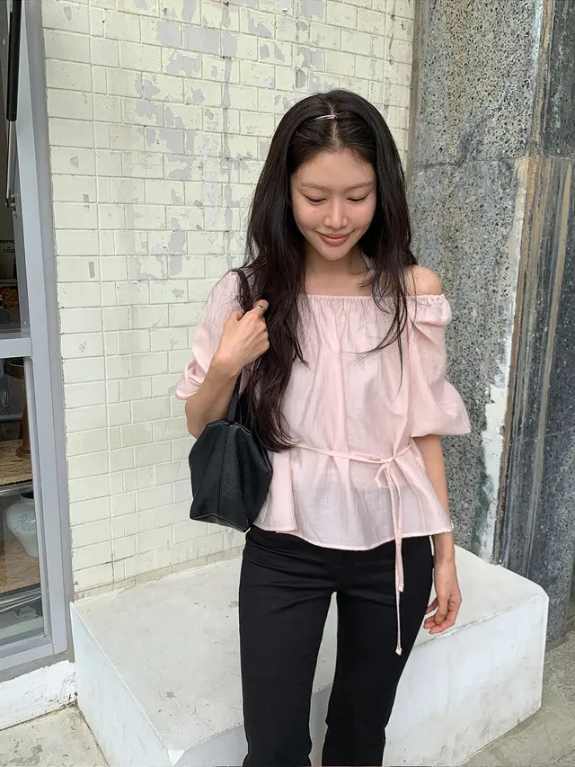 오프숄더 퍼프소매 쉬폰 블라우스 상세 이미지 17
