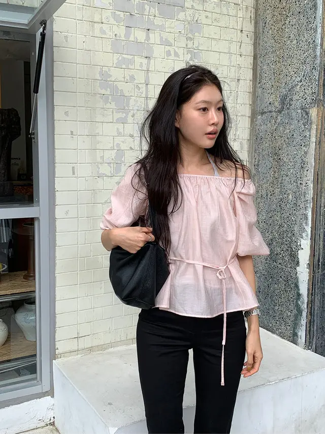 오프숄더 퍼프소매 쉬폰 블라우스 상세 이미지 19
