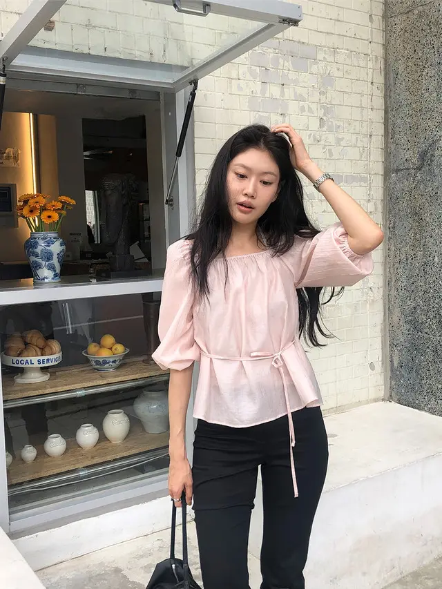 오프숄더 퍼프소매 쉬폰 블라우스 상세 이미지 23