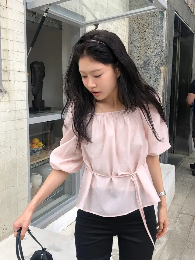 오프숄더 퍼프소매 쉬폰 블라우스 상세 이미지 24