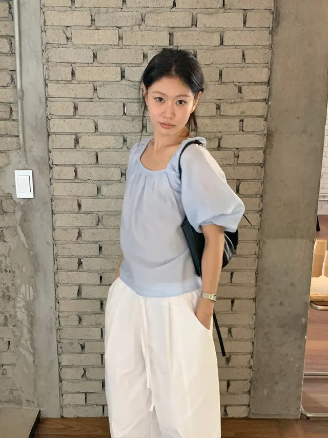 오프숄더 퍼프소매 쉬폰 블라우스 상세 이미지 36
