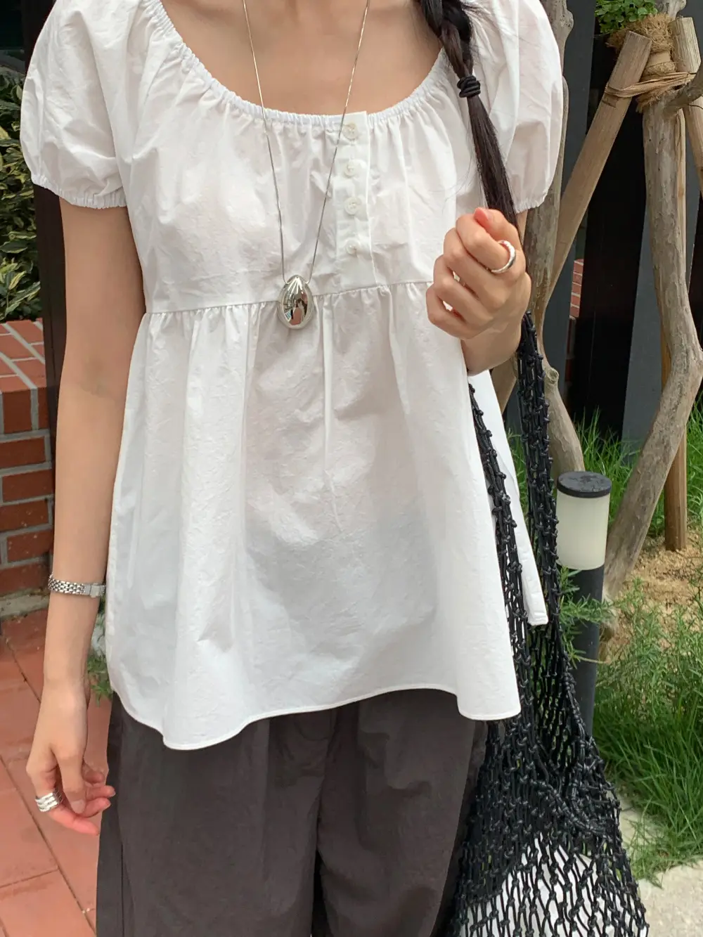 오프숄더 퍼프소매 블라우스 상세 이미지 6