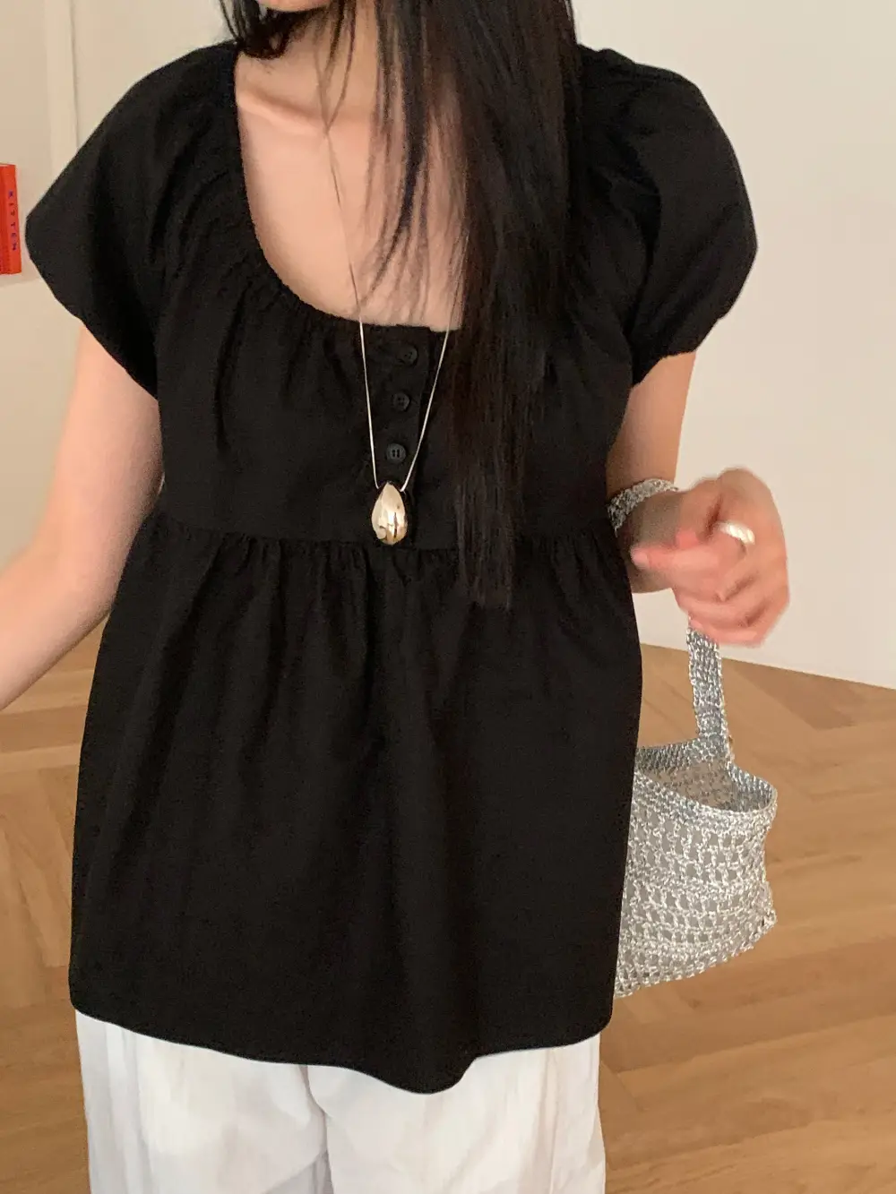 오프숄더 퍼프소매 블라우스 상세 이미지 22