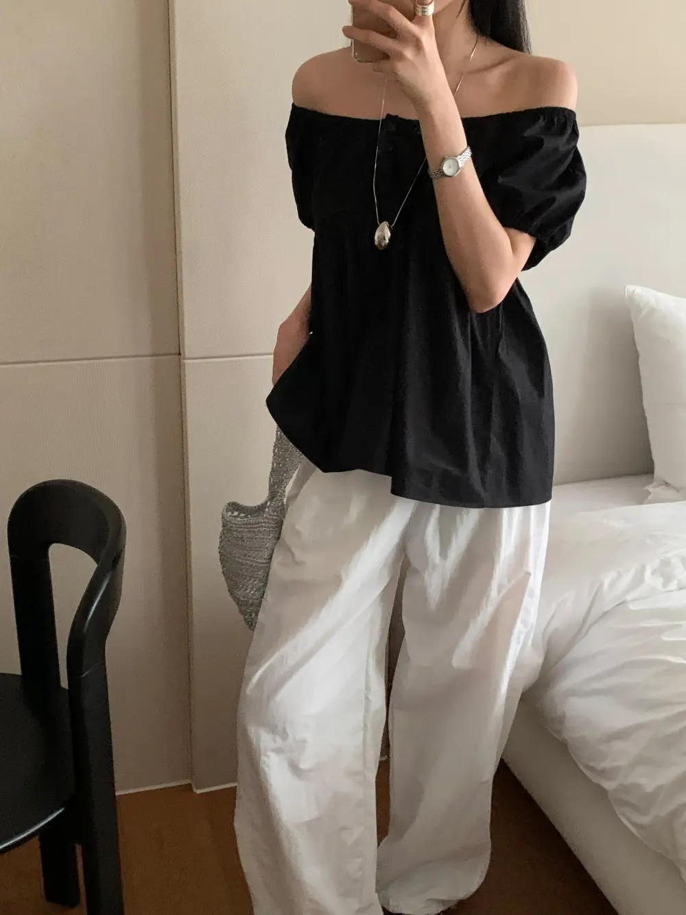 오프숄더 퍼프소매 블라우스 상세 이미지 28