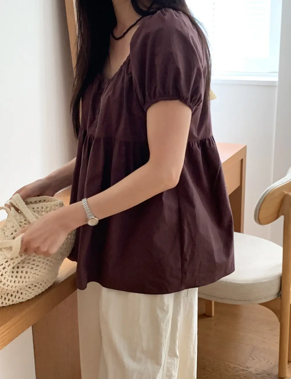 오프숄더 퍼프소매 블라우스 상세 이미지 33