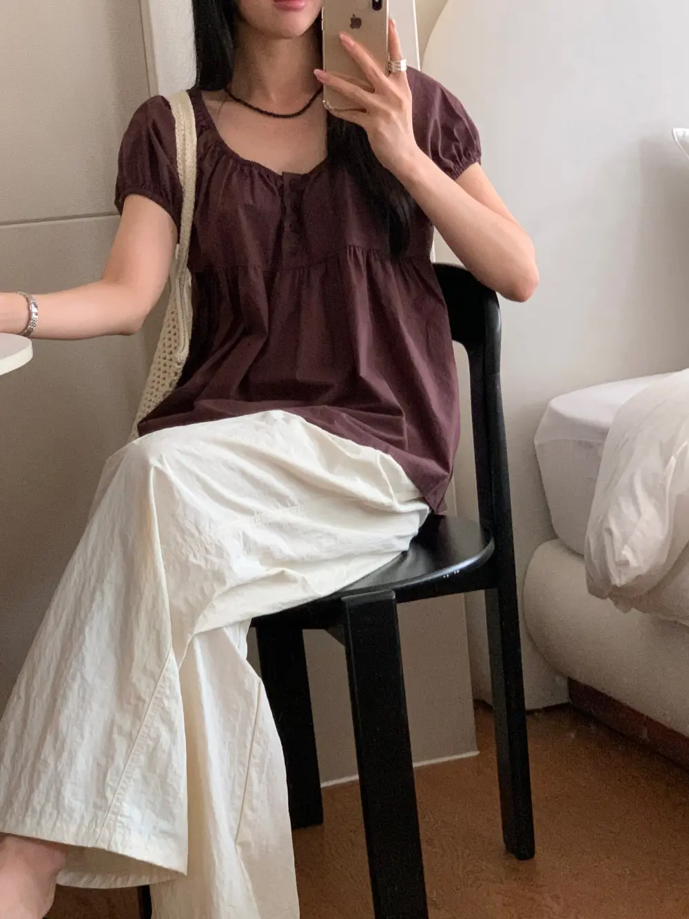 오프숄더 퍼프소매 블라우스 상세 이미지 38
