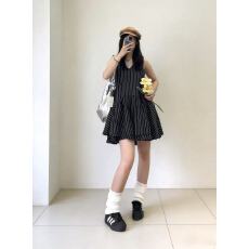 批发辣妹无袖v领条纹连衣裙女夏季<b class='q'>百褶</b>裙纯欲高级感a字<b class='q'>短裙</b>