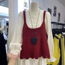 批发红色韩系甜美减龄针织吊带背心女秋季新款镂空设计感宽松毛衣上衣