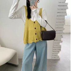 批发日系花边单排扣针织<b class='q'>吊带</b><b class='q'>背心</b>女秋小众温柔叠穿坎肩马甲上衣两件套