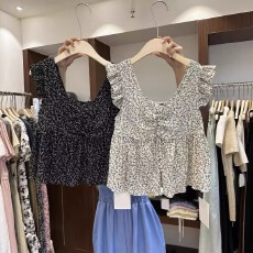 批发木耳边碎花小飞袖上衣短袖<b class='q'>t</b><b class='q'>恤</b>女2026夏季新款设计感法式无袖<b class='q'>衬衫</b>