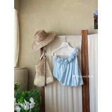 批发十三行2026春夏新款法式浪漫立体花朵斜肩度假风条纹<b class='q'>无袖</b>小衫女