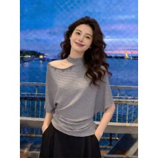 批发挂脖立领<b class='q'>镂空</b>短袖针织衫女2026年新款夏季设计感小众修身显瘦上衣