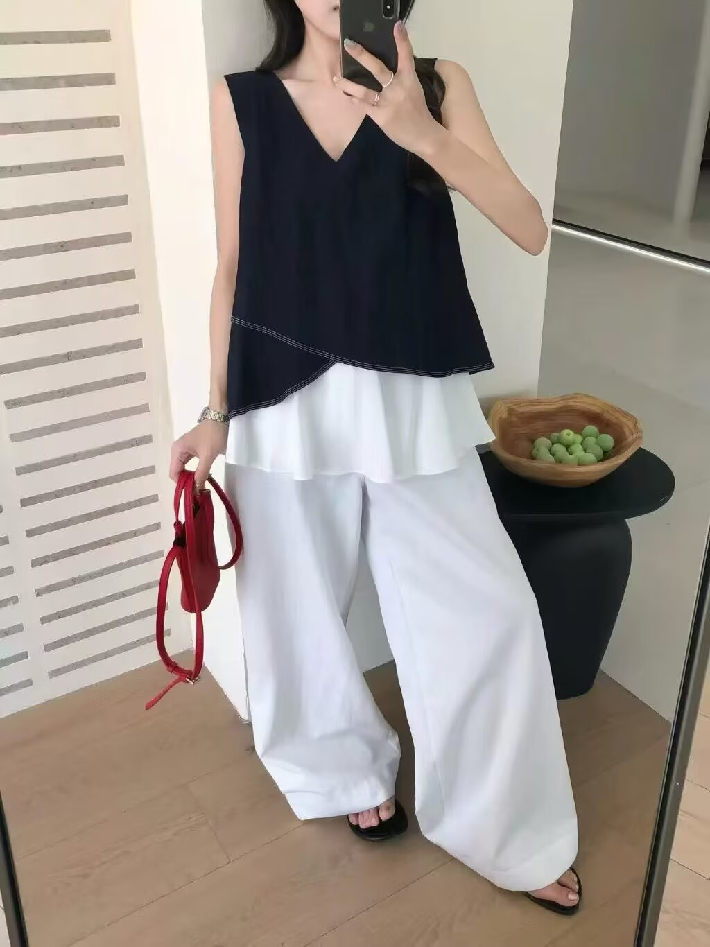 2026 여름 V넥 조끼 프릴 밑단 티셔츠 여성 루즈핏 캐주얼 패션 다용도 페이크 레이어드 맨위 셔츠