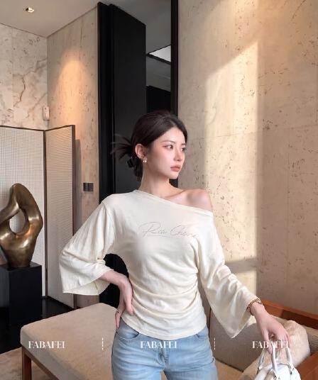 2026 순수한 욕망 바람 비스듬한 어깨 핫픽스 알파벳 여성 가을 허리 수축 슬림해 보이는 긴팔 만나는 오프숄더 맨위 이른 가을 인사이드 가져 가라.