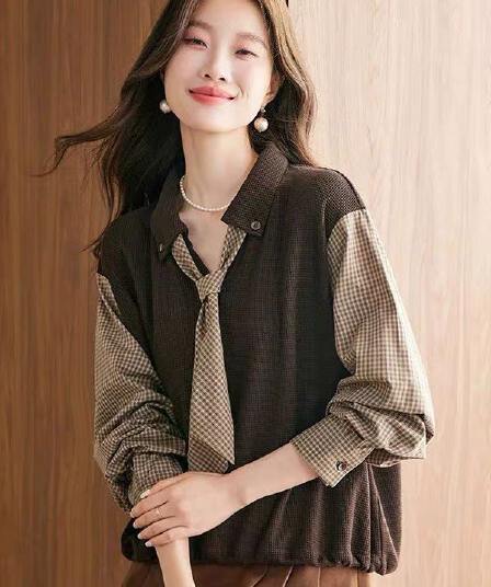 2026 가을 새로운 슈퍼 잘 생긴 페이크 레이어드 여성 셔츠 고급 센스 빛 럭셔리 연령 감소 외국 가스 니트 패치워크 맨위