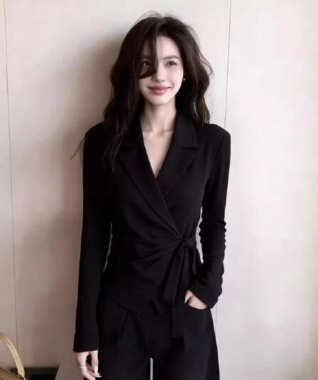 직장 출퇴근 품격 숙련 된 검정색 셔츠 재킷 2026 이른 봄 새로운 여성 의류 측면 레이스업 고유 한 맨위