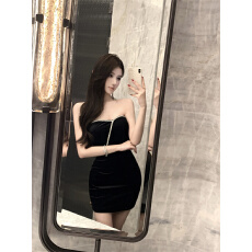 批发实拍轻奢高端级名媛丝绒钻链抹胸<b class='q'>连衣裙</b>女微弹<b class='q'>性感</b>气质收腰包臀裙