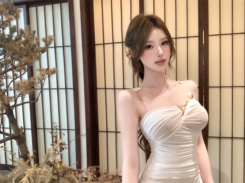 실사 여름 망사 홀로우 아웃 레이스 금속 장식 프랑스식 로얄 자매 데이트 타이트 스커트