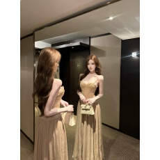 批发实拍托斯卡纳的秋显瘦收腰吊带裙女中长款内搭约会出游连衣裙