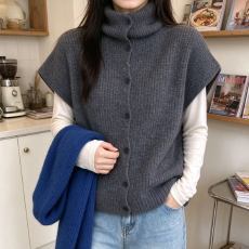 批发韩系叠穿宽松高领针织马甲女2026<b class='q'>秋</b>冬新款单排扣百搭软糯毛衣外套
