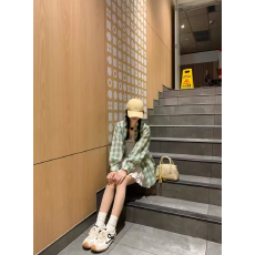 批发法式绿色格子衬衫外套女夏季2025新款防晒衫小众别致衬衣宽松上衣