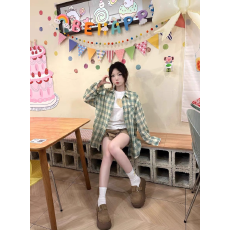 批发法式绿色格子<b class='q'>衬衫</b>外套女夏季2025新款防晒衫小众别致<b class='q'>衬衣</b>宽松上衣