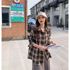 批发复古格子衬<b class='q'>衫</b>女韩版潮流春秋设计感薄款外套宽松慵懒风百搭衬衣服